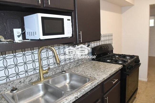 2532 E Adams St Phoenix, AZ 85006 photo 4