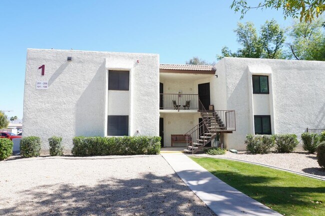 10444 N 69th St Paradise Valley, AZ 85253 photo 2