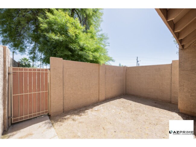 7314 N 43rd Ave Glendale, AZ 85301 photo 4