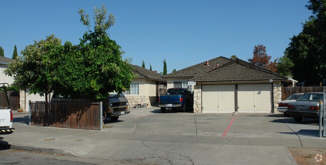 1339-1341 Danube Way photo 3