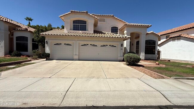 1892 W Spruce Dr photo 2