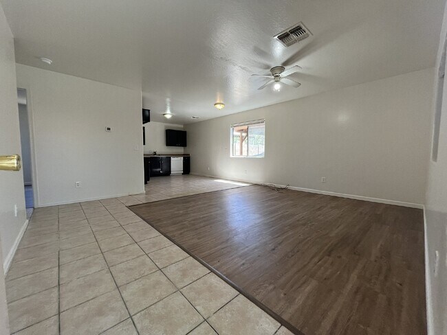 10014 N 7th Ave Phoenix, AZ 85021 photo 2
