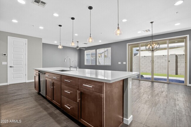 2350 W Gloria Ln Phoenix, AZ 85085 photo 5