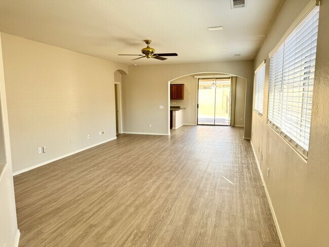 17014 W Bridlington Ln Surprise, AZ 85374 photo 3