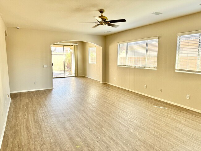 17014 W Bridlington Ln Surprise, AZ 85374 photo 4