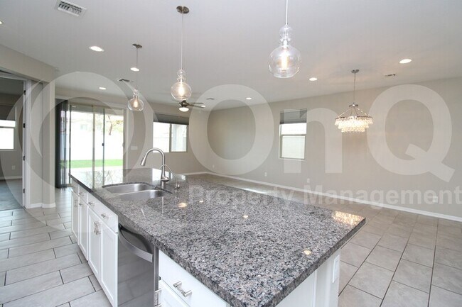 17722 W Granite View Dr Goodyear, AZ 85338 photo 4