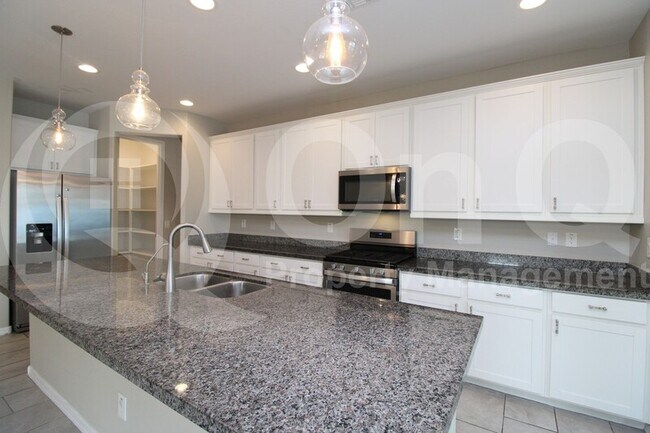 17722 W Granite View Dr Goodyear, AZ 85338 photo 3