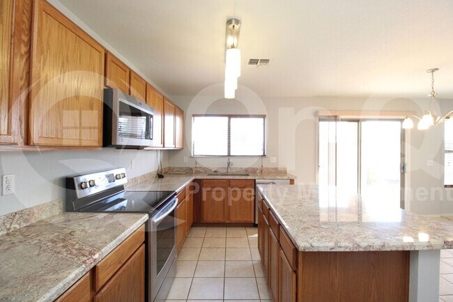 9487 N 81st Dr Peoria, AZ 85345 photo 3
