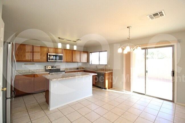 9487 N 81st Dr Peoria, AZ 85345 photo 4