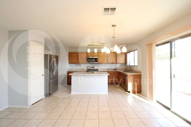9487 N 81st Dr Peoria, AZ 85345 photo 5