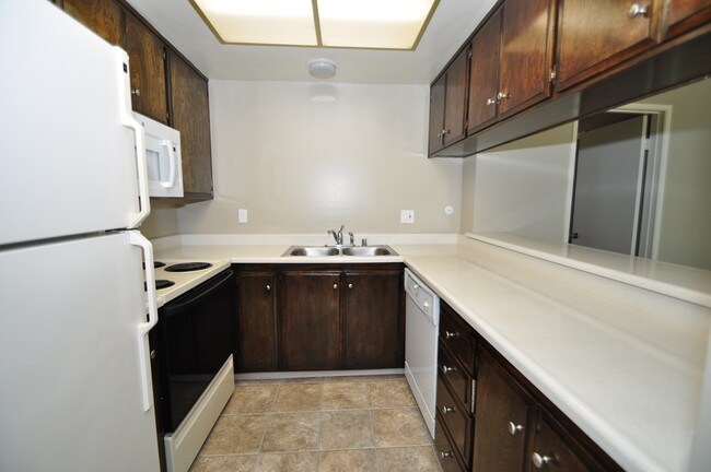 Country Club Village Apartments photo 2