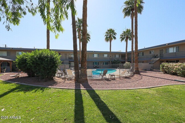 1111 E Turney Ave Phoenix, AZ 85014 photo 3
