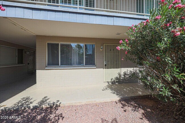1111 E Turney Ave Phoenix, AZ 85014 photo 4