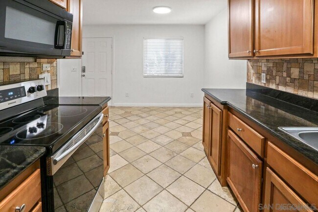 9860 Dale Ave Spring Valley, CA 91977 photo 5