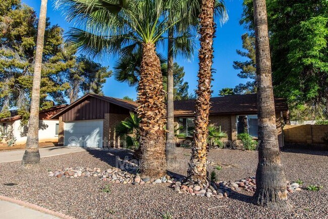 1541 E McNair Dr Tempe, AZ 85284 photo 2