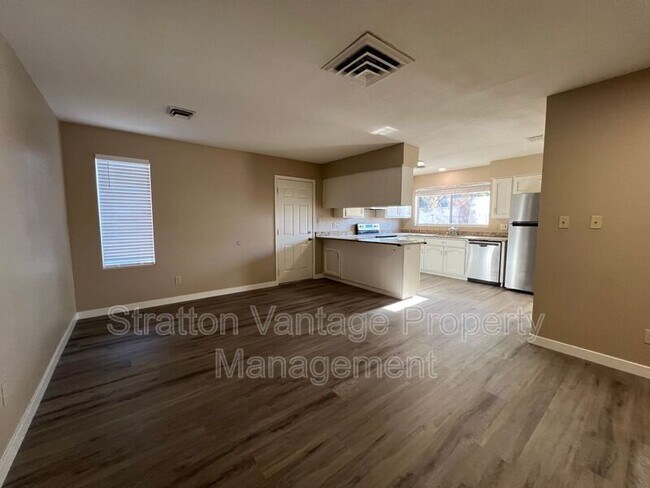 1541 E McNair Dr Tempe, AZ 85284 photo 4