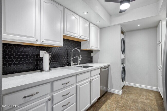 10444 N 69th St Paradise Valley, AZ 85253 photo 4
