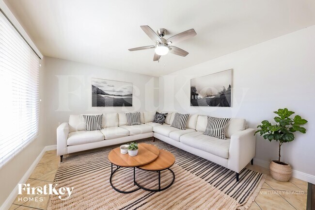 2122 W Shaw Butte Dr Phoenix, AZ 85029 photo 5