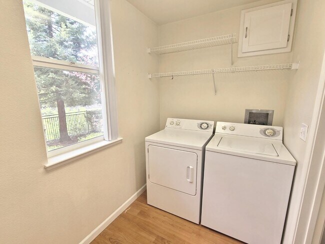 1982 W Bayshore Rd East Palo Alto, CA 94303