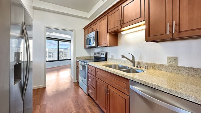 6363 Christie Ave Emeryville, CA 94608 photo 4