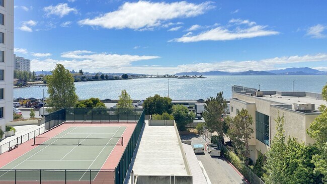 6363 Christie Ave Emeryville, CA 94608 photo 2