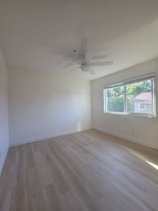 415 Kentucky St Petaluma, CA 94952 photo 2
