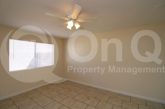 2744 E Tierra Buena Ln Phoenix, AZ 85032 photo 4