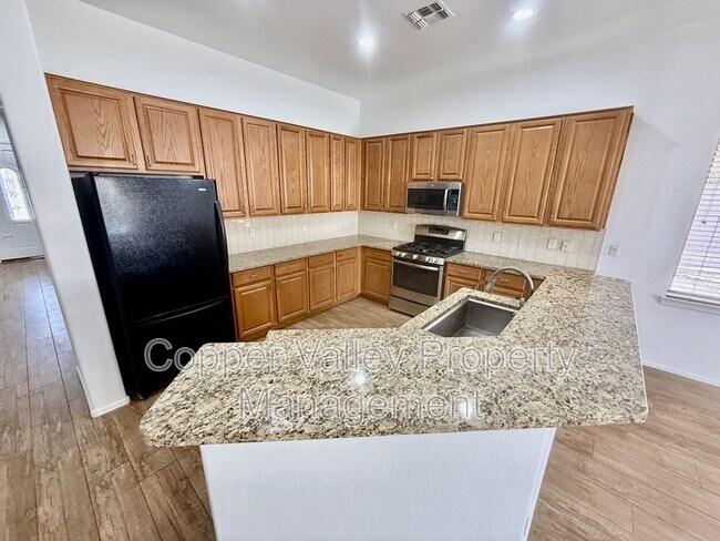 6853 W Remuda Dr Peoria, AZ 85383 photo 2