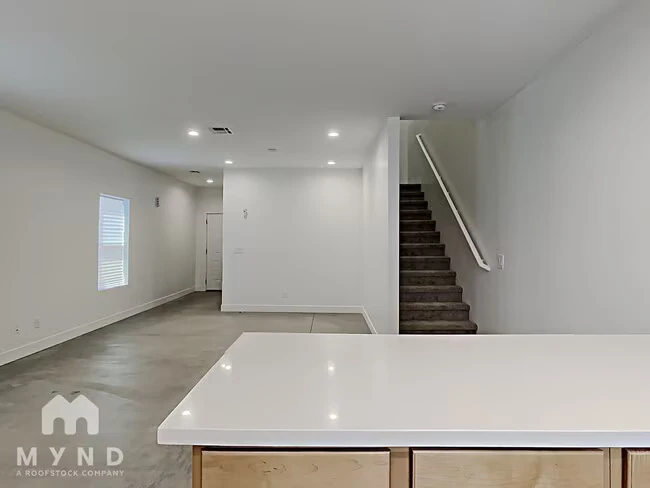 909 S 5th Ave Unit 2 photo 4