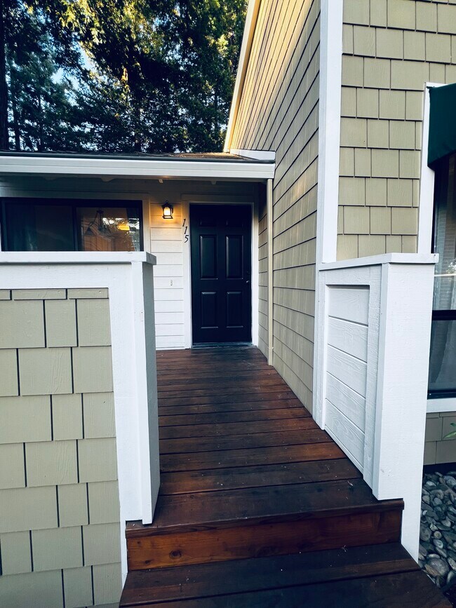 901 Russell Ave Santa Rosa, CA 95403 photo 2
