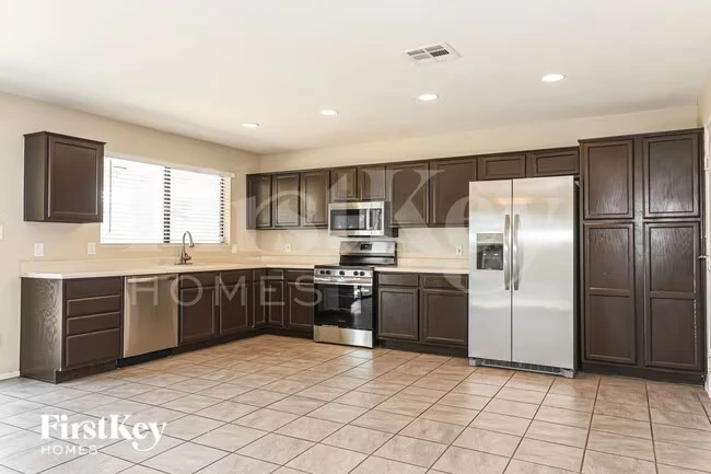2733 W Villa Rita Dr Phoenix, AZ 85053 photo 5