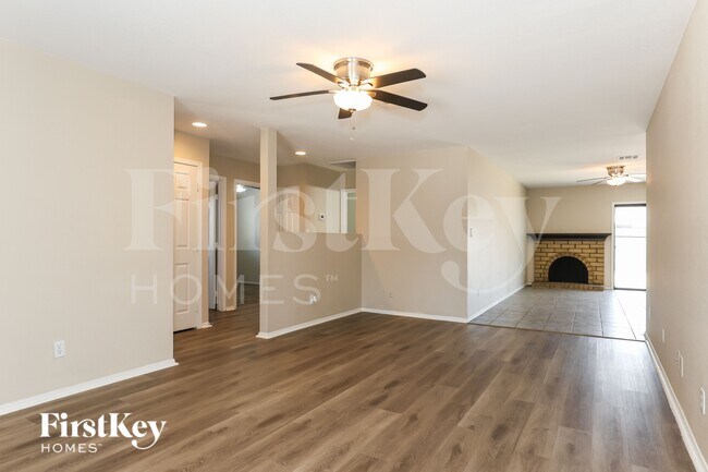 2733 W Villa Rita Dr Phoenix, AZ 85053 photo 4