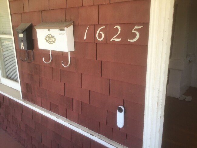 1625 Willow St Alameda, CA 94501 photo 2