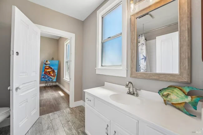 517 Branciforte St Vallejo, CA 94590 photo 2