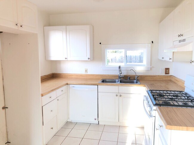 3055 Comstock St San Diego, CA 92111 photo 3