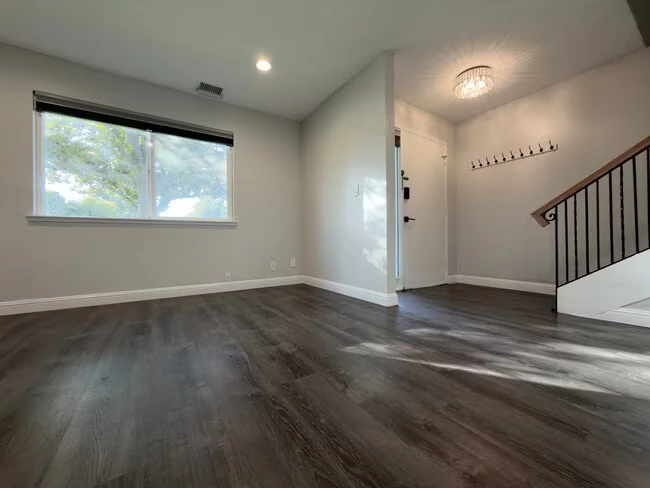 3BR/3BA Townhouse on Newhall Pkwy · Concord photo 4