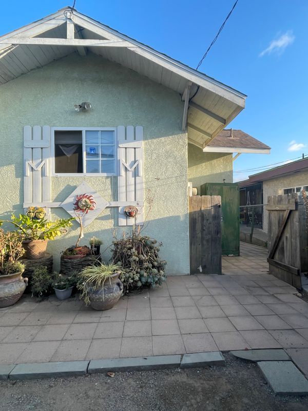 148 W Hall Ave San Diego, CA 92173 photo 2