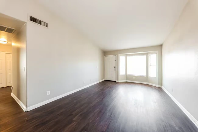 6634 W Pima St Phoenix, AZ 85043 photo 4