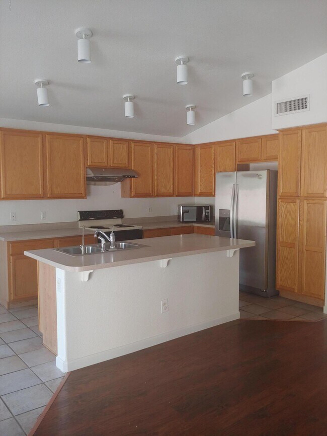 1110 W Raven Dr Chandler, AZ 85286 photo 3