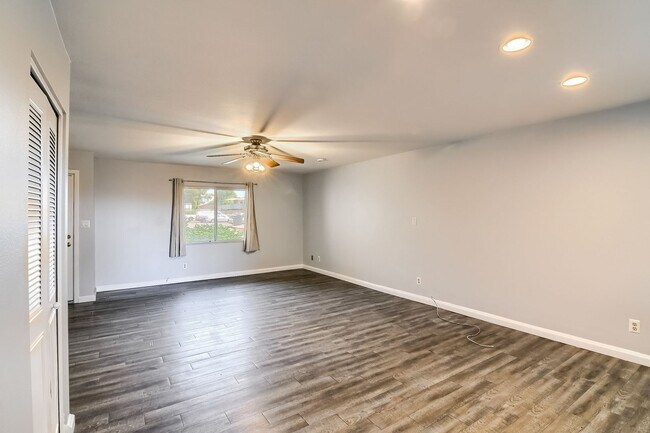 5406 W El Caminito Dr Glendale, AZ 85302 photo 3