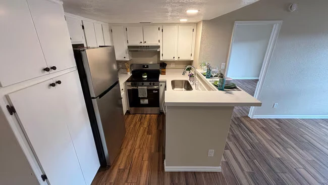 3601 W Tierra Buena Ln Phoenix, AZ 85053 photo 4