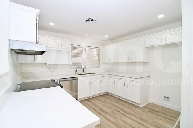 8749 E Belleview St Scottsdale, AZ 85257 photo 4