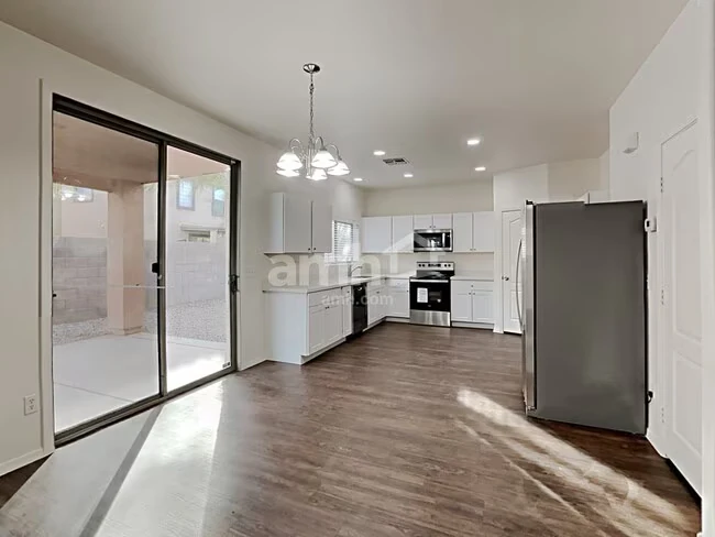 6335 W Branham Ln Phoenix, AZ 85339 photo 4