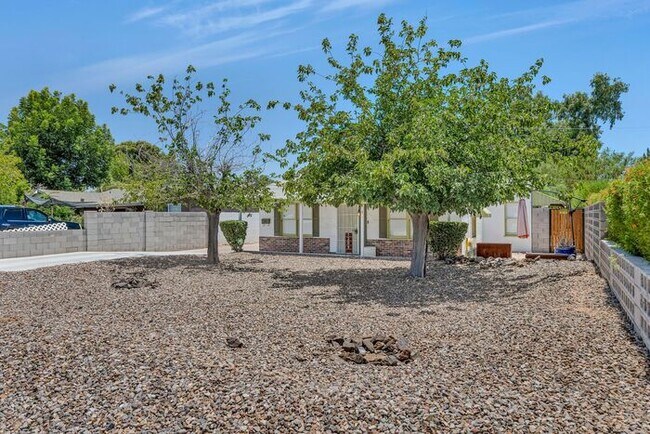 1209 E Meadowbrook Ave Phoenix, AZ 85014 photo 2