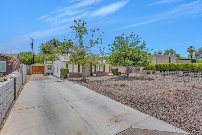 1209 E Meadowbrook Ave Phoenix, AZ 85014 photo 3