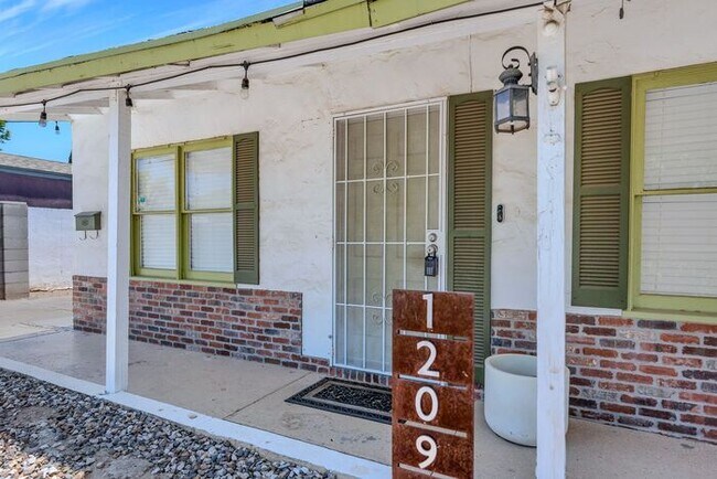 1209 E Meadowbrook Ave Phoenix, AZ 85014 photo 4