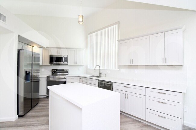 14646 N 90th Dr Peoria, AZ 85381 photo 3