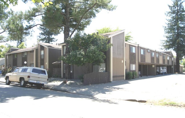 1135 Slater St unit #03 photo 2