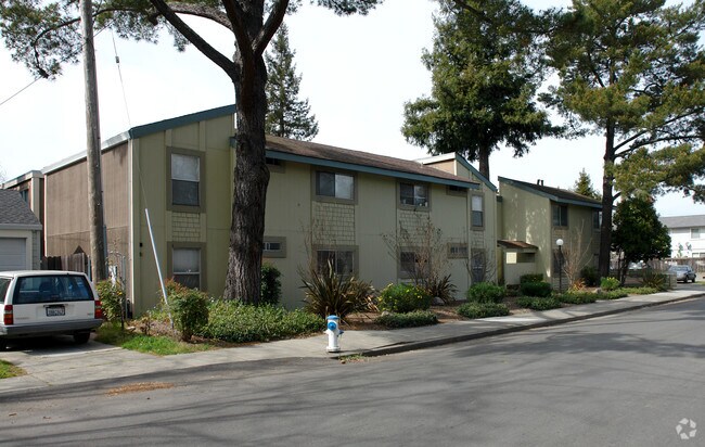 1135 Slater St unit #03 photo 3