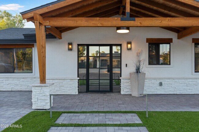 8614 E Highland Ave Scottsdale, AZ 85251 photo 3